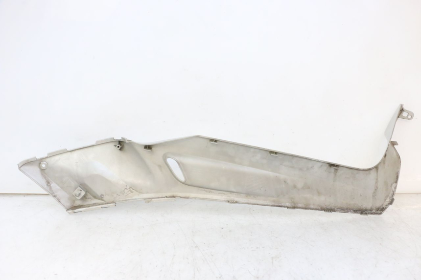 photo de TAPA REPOSAPIES CONEXION IZQUIERDA YAMAHA X-MAX XMAX 250 (2006 - 2009) - Recambio usado revisado