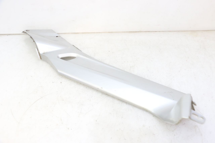 photo de TAPA REPOSAPIES CONEXION IZQUIERDA YAMAHA X-MAX XMAX 250 (2006 - 2009) - Marcados y referencias originales