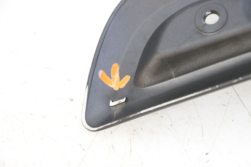 photo de TAPA REPOSAPIES CONEXION IZQUIERDA YAMAHA X-MAX XMAX 125 (2010 - 2013) - Otra perspectiva