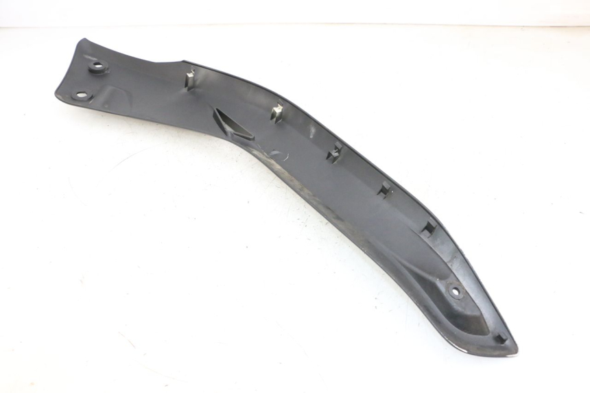 photo de TAPA REPOSAPIES CONEXION IZQUIERDA YAMAHA X-MAX XMAX 125 (2010 - 2013) - Vista general del producto