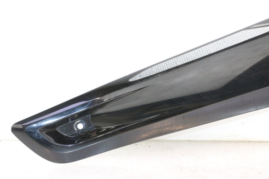 photo de TAPA REPOSAPIES CONEXION IZQUIERDA YAMAHA X-MAX XMAX 125 (2010 - 2013) - Detalle de la pieza