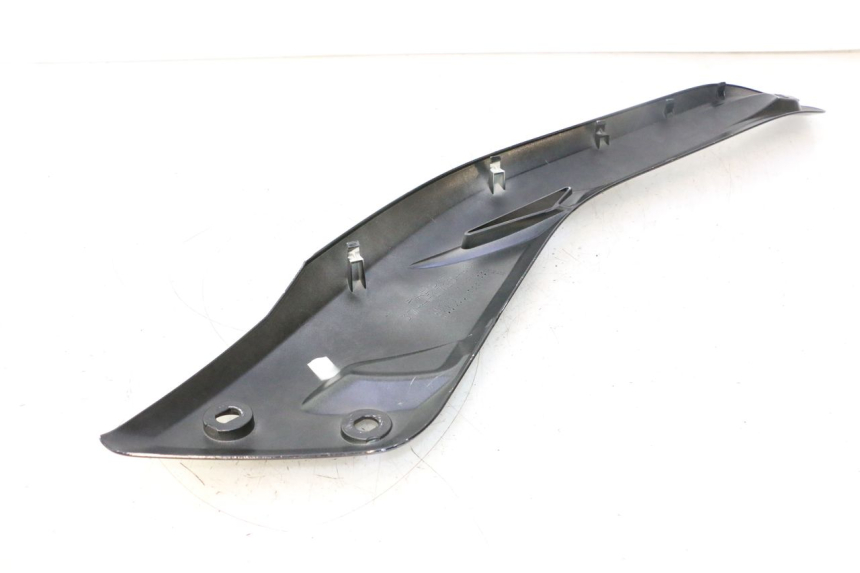 photo de TAPA REPOSAPIES CONEXION IZQUIERDA YAMAHA X-MAX XMAX 125 (2010 - 2013) - Otra vista del artículo