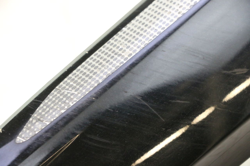 photo de TAPA REPOSAPIES CONEXION IZQUIERDA YAMAHA X-MAX XMAX 125 (2010 - 2013) - Estado de la superficie y material