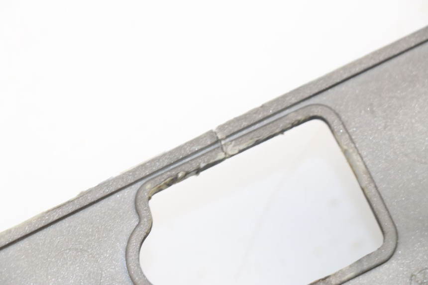 photo de TAPA REPOSAPIES CONEXION IZQUIERDA KYMCO XCITING 500 (2007 - 2010) - Detalle de la pieza