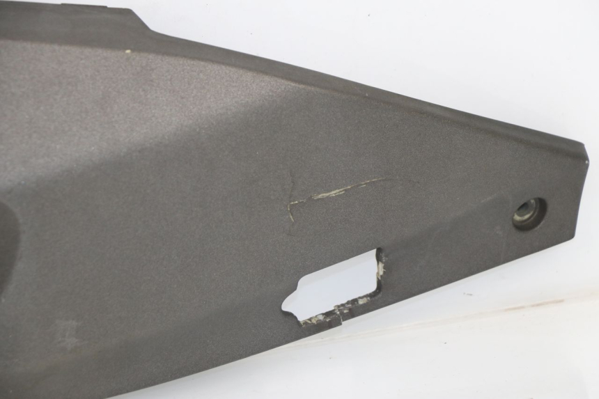 photo de TAPA REPOSAPIES CONEXION IZQUIERDA KYMCO XCITING 500 (2007 - 2010) - Características distintivas