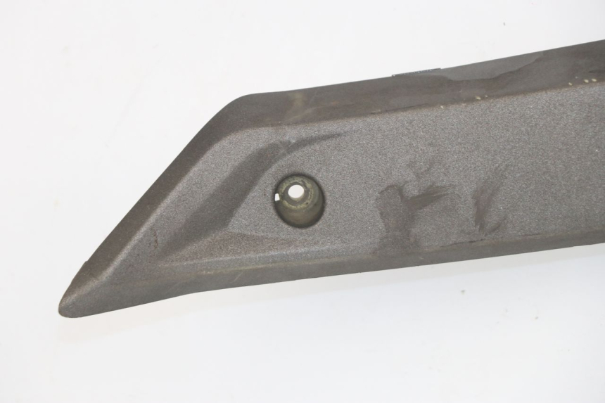 photo de TAPA REPOSAPIES CONEXION IZQUIERDA KYMCO XCITING 500 (2007 - 2010) - Foto de producto adicional