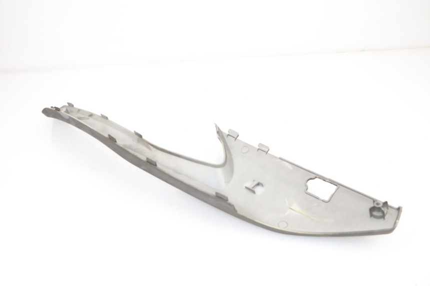 photo de TAPA REPOSAPIES CONEXION IZQUIERDA KYMCO XCITING 500 (2007 - 2010) - Otra perspectiva