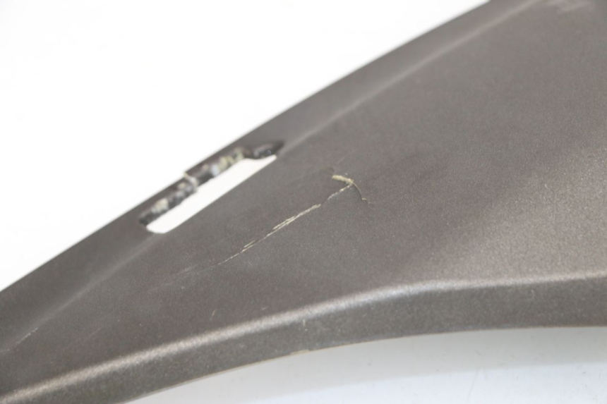 photo de TAPA REPOSAPIES CONEXION IZQUIERDA KYMCO XCITING 500 (2007 - 2010) - Detalles de los puntos de fijación