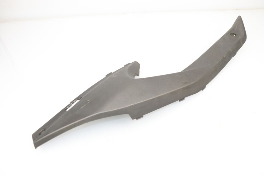 photo de TAPA REPOSAPIES CONEXION IZQUIERDA KYMCO XCITING 500 (2007 - 2010) - Estado de la superficie y material