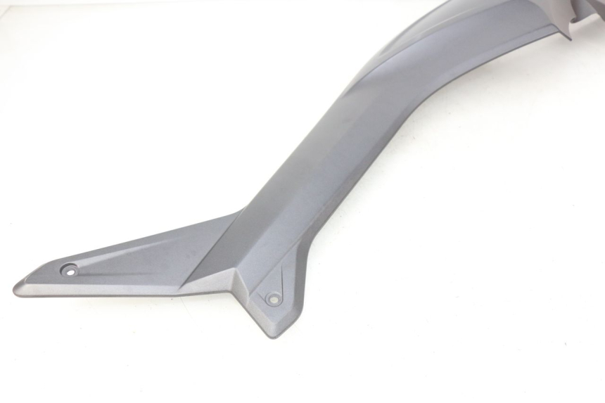 photo de TAPA REPOSAPIES CONEXION IZQUIERDA YAMAHA XP T-MAX TMAX ABS 530 (2012 - 2015) - Primer plano técnico