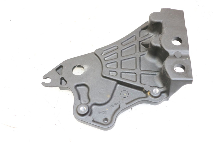 photo de TAPA REPOSAPIES CONEXION IZQUIERDA YAMAHA TRACER 7 700 (2020 - 2024) - Detalle de la pieza