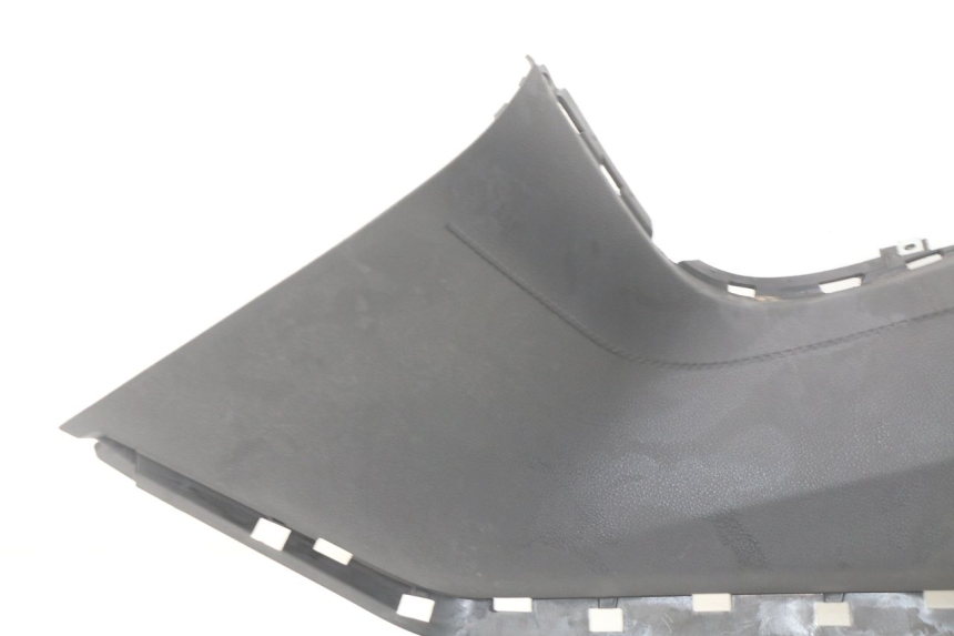 photo de TAPA REPOSAPIES CONEXION IZQUIERDA YAMAHA YP T-MAX TMAX 530 (2017 - 2020) - Otra vista del artículo