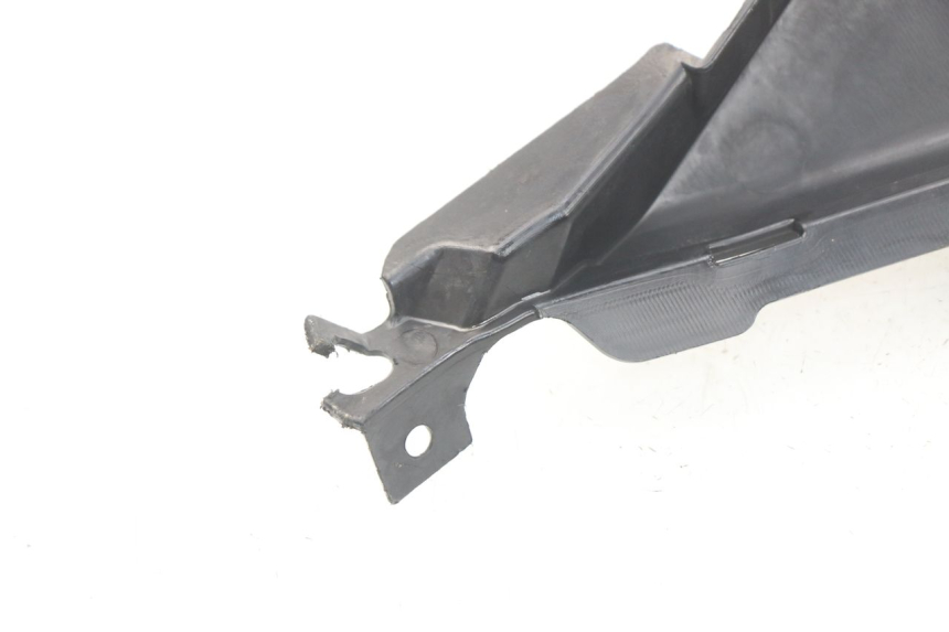 photo de TAPA REPOSAPIES CONEXION IZQUIERDA YAMAHA YP T-MAX TMAX 530 (2017 - 2020) - Otra perspectiva