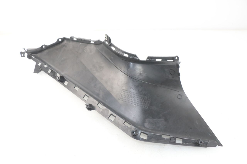 photo de TAPA REPOSAPIES CONEXION IZQUIERDA YAMAHA YP T-MAX TMAX 530 (2017 - 2020) - Vista general del producto