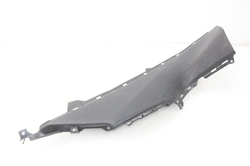 photo de TAPA REPOSAPIES CONEXION IZQUIERDA YAMAHA YP T-MAX TMAX 530 (2017 - 2020) - Estado de la superficie y material