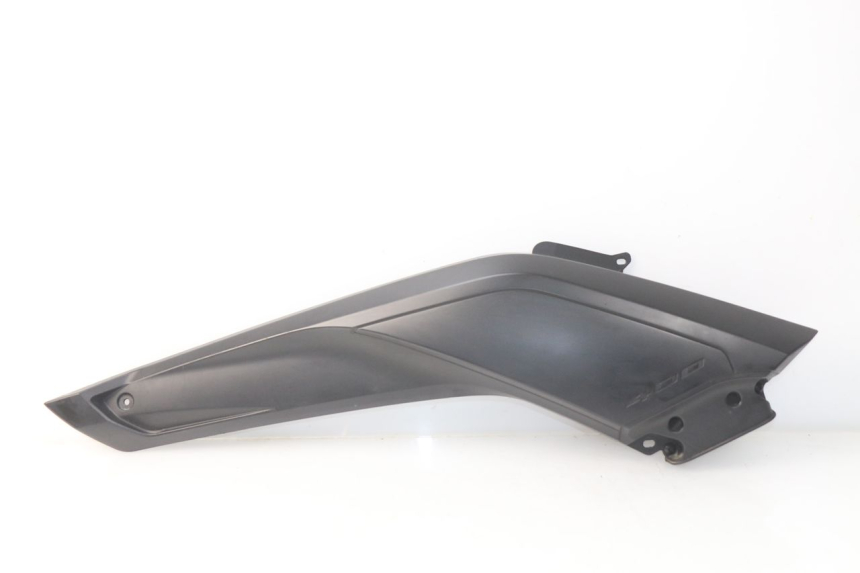 photo de TAPA REPOSAPIES CONEXION IZQUIERDA YAMAHA YP X-MAX XMAX 400 (2014 - 2017) - Vista principal