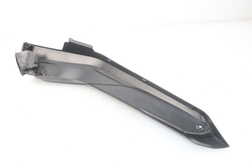 photo de TAPA REPOSAPIES CONEXION IZQUIERDA YAMAHA YP X-MAX XMAX 400 (2014 - 2017) - Detalle de la pieza