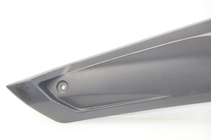 photo de TAPA REPOSAPIES CONEXION IZQUIERDA YAMAHA YP X-MAX XMAX 400 (2014 - 2017) - Detalles de los puntos de fijación