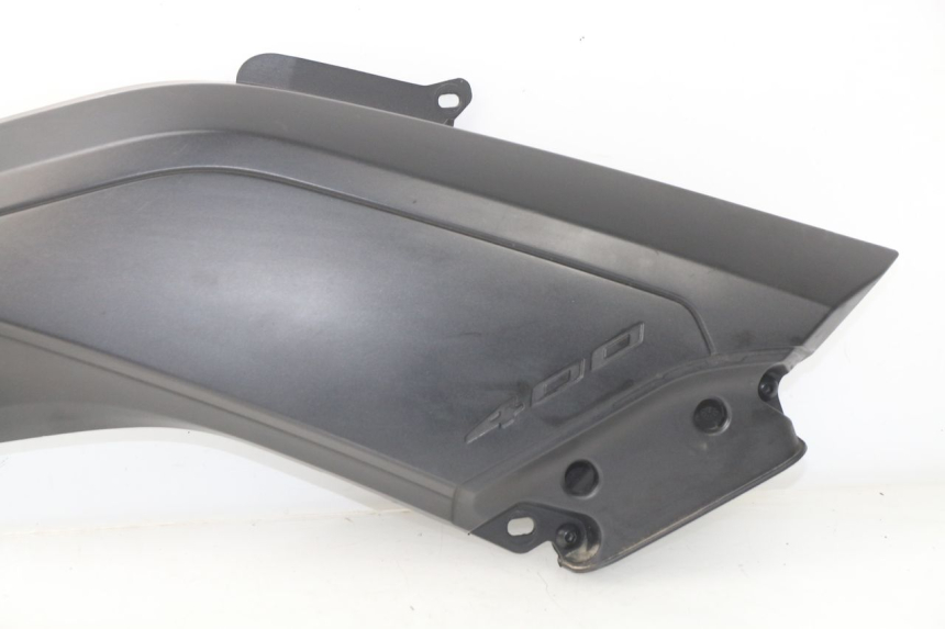 photo de TAPA REPOSAPIES CONEXION IZQUIERDA YAMAHA YP X-MAX XMAX 400 (2014 - 2017) - Recambio usado revisado