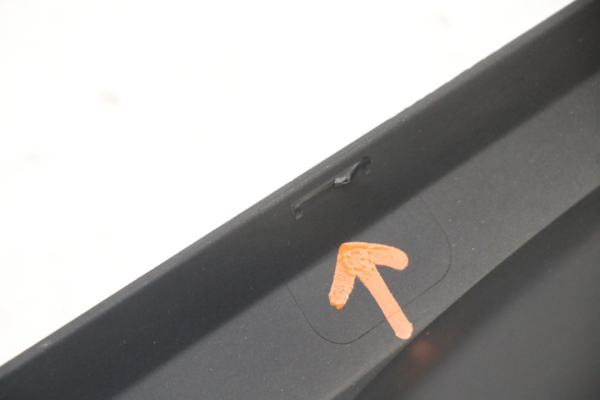 photo de TAPA REPOSAPIES CONEXION IZQUIERDA YAMAHA YP X-MAX XMAX 400 (2014 - 2017) - Estado de la superficie y material