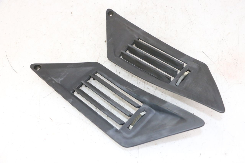 photo de TAPA REPOSAPIES CONEXION GILERA NEXUS 300 (2008 - 2013) - Otra perspectiva