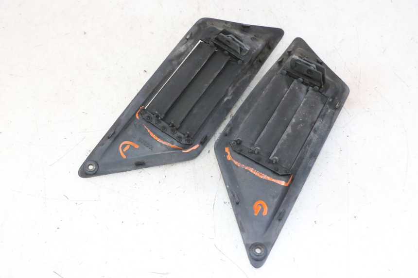 photo de TAPA REPOSAPIES CONEXION GILERA NEXUS 300 (2008 - 2013) - Vista general del producto