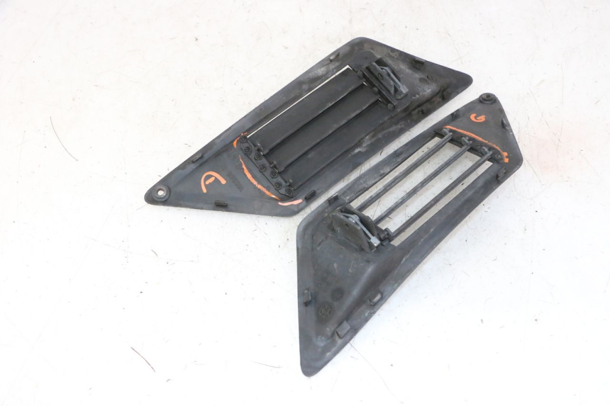 photo de TAPA REPOSAPIES CONEXION GILERA NEXUS 300 (2008 - 2013) - Marcados y referencias originales