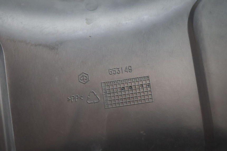 photo de CONEXIÓN DEL ESCALÓN GILERA GP 800 (2007 - 2013) - Primer plano técnico