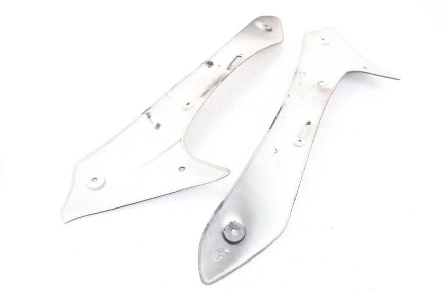 photo de TAPA REPOSAPIES CONEXION JONWAY GTX 2T 50 (2014 - 2020) - Detalle de la pieza