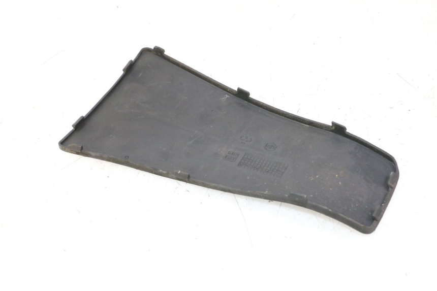 photo de TAPA REPOSAPIES CONEXION PIAGGIO LXV 4T 50 (2009 - 2013) - Otra perspectiva