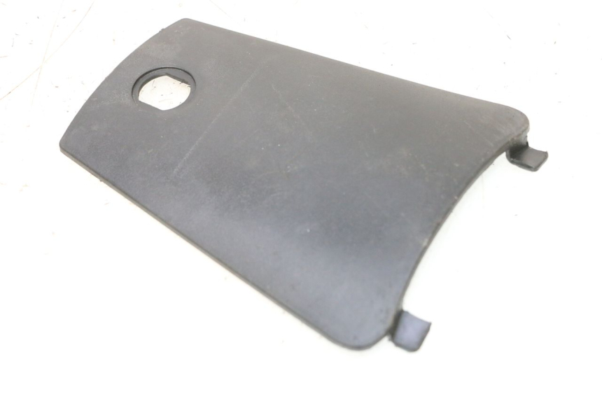photo de TAPA REPOSAPIES CONEXION KEEWAY MATRIX RX9 125 (2006 - 2007) - Zoom estado de uso