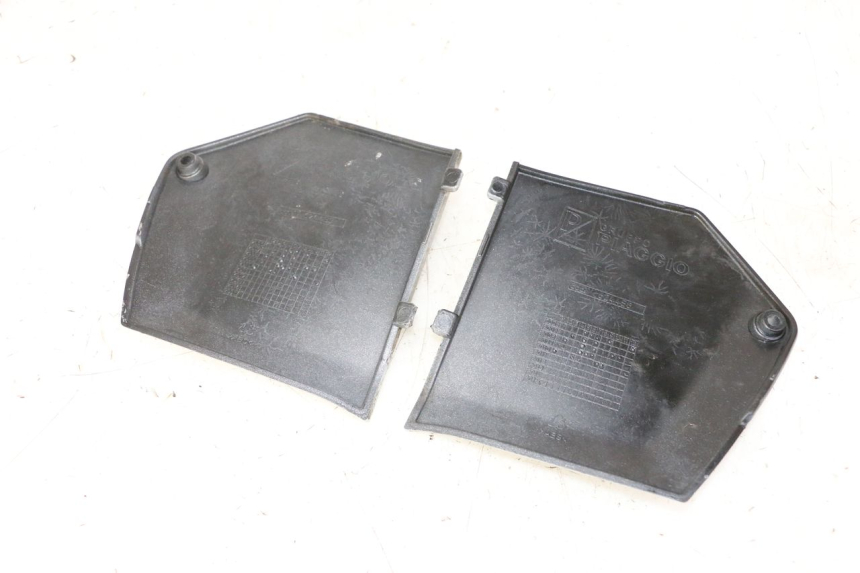 photo de TAPA REPOSAPIES CONEXION PIAGGIO MP3 LT 300 (2010 - 2016) - Detalle de la pieza