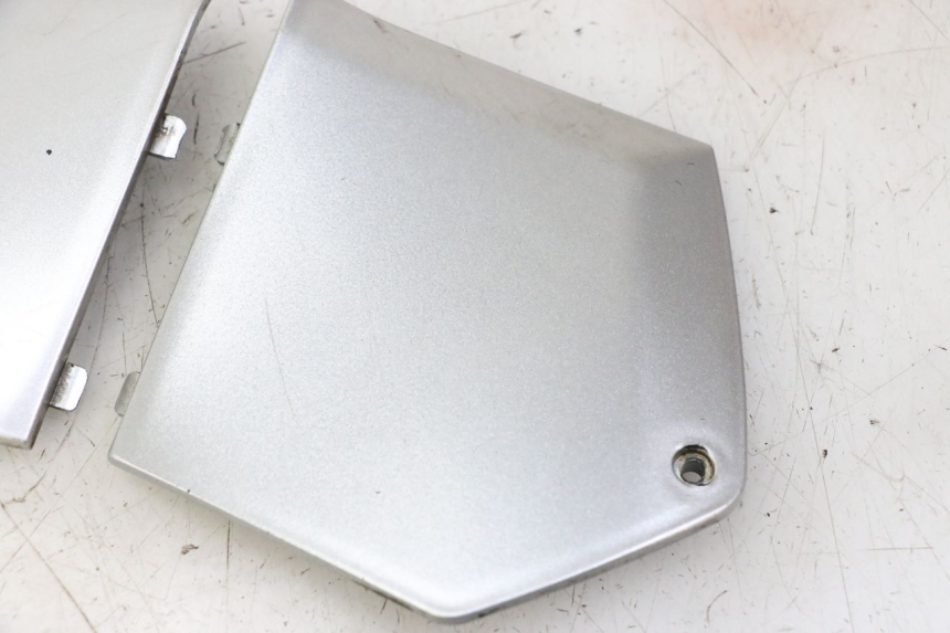 photo de TAPA REPOSAPIES CONEXION PIAGGIO MP3 LT 300 (2010 - 2016) - Vista general del producto