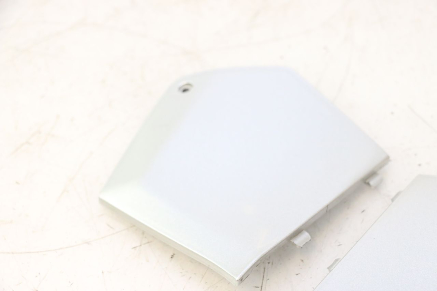 photo de CONEXIÓN DEL ESCALÓN PIAGGIO MP3 LT 400 (2007 - 2012) - Primer plano técnico
