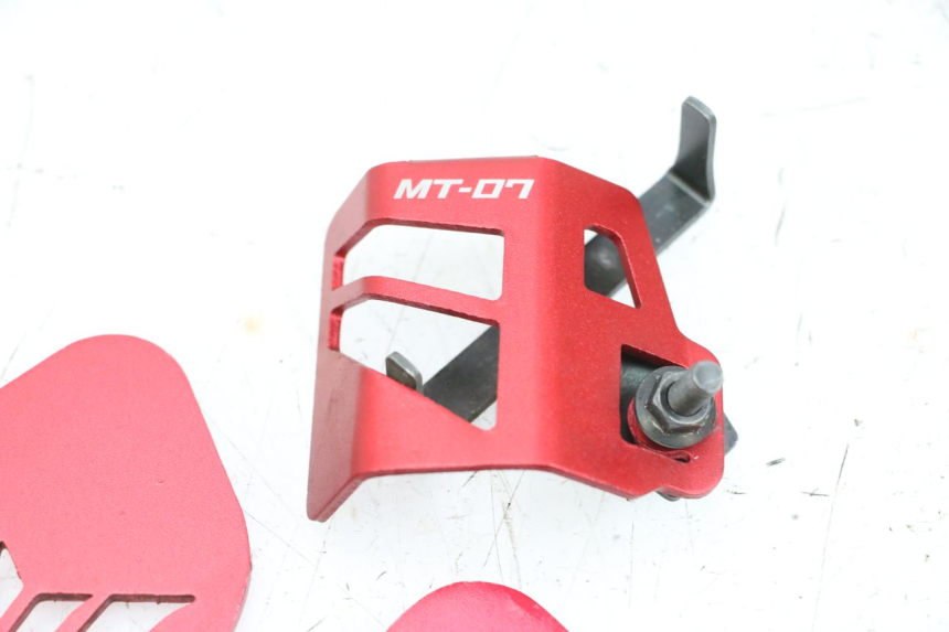 photo de TAPA REPOSAPIES CONEXION YAMAHA MT-07 MT07 ABS 700 (2018 - 2020) - Vista general del producto