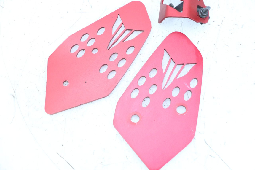 photo de TAPA REPOSAPIES CONEXION YAMAHA MT-07 MT07 ABS 700 (2018 - 2020) - Detalles de los puntos de fijación