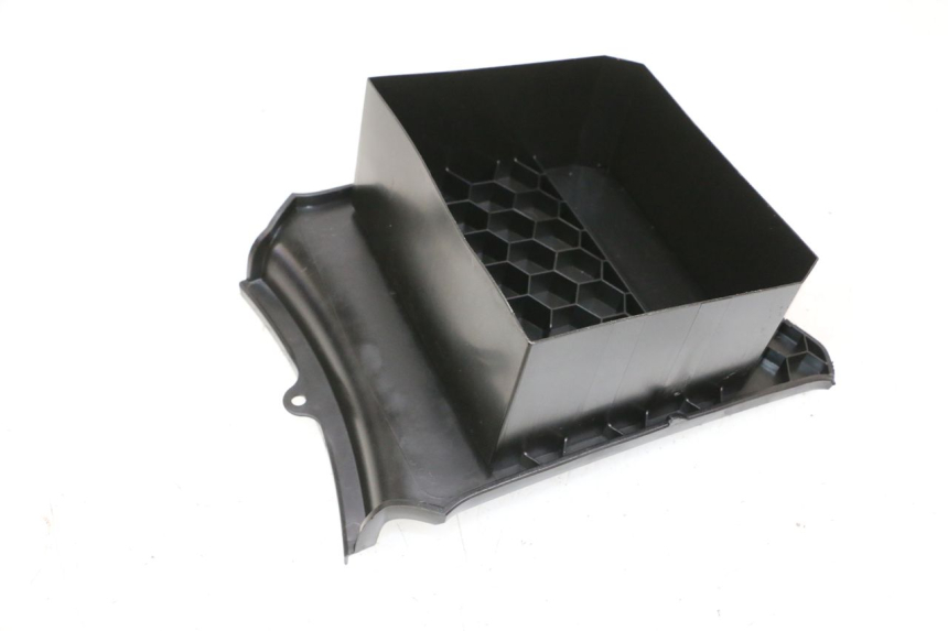 photo de TAPA REPOSAPIES CONEXION YAMAHA NEO'S CORE 1 (2022 - 2026) - Zoom estado de uso