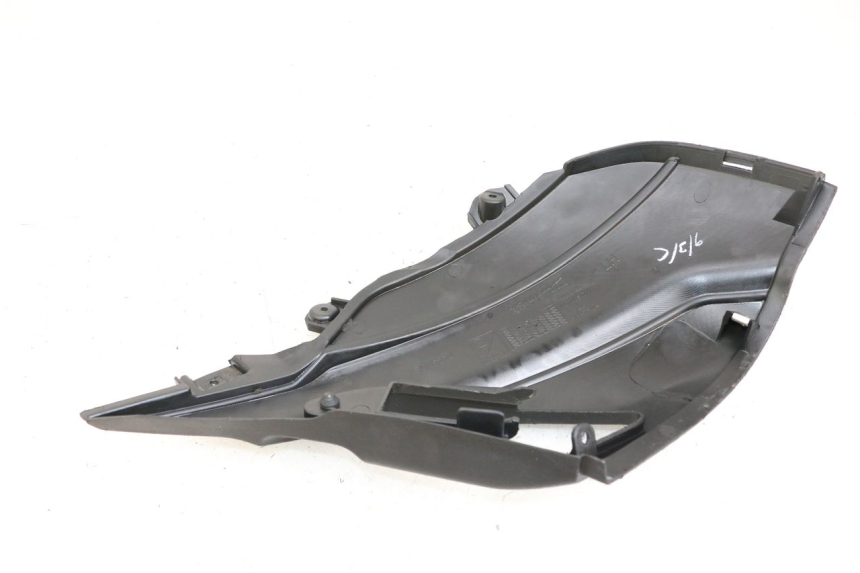 photo de TAPA REPOSAPIES CONEXION PIAGGIO NEW TYPHOON 50 (2018 - 2021) - Detalles de los puntos de fijación