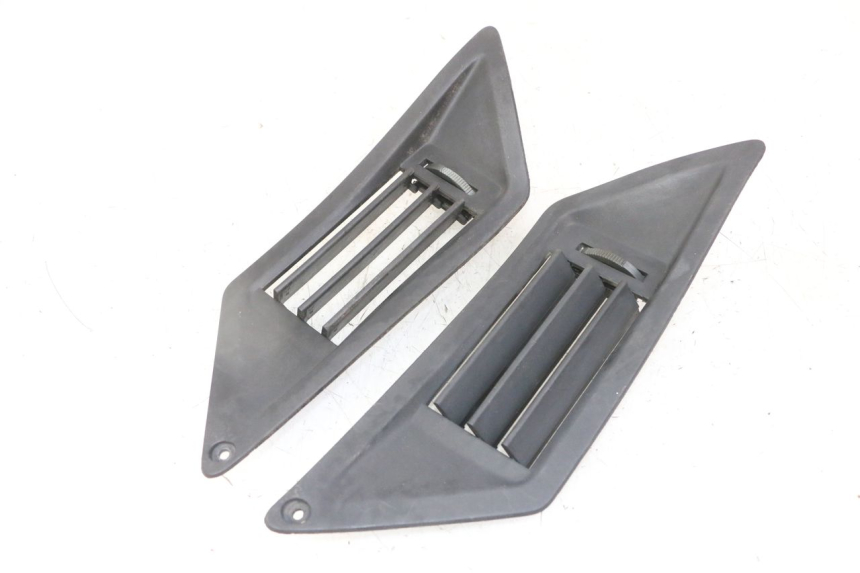 photo de TAPA REPOSAPIES CONEXION GILERA NEXUS 125 (2009 - 2013) - Detalle de la pieza