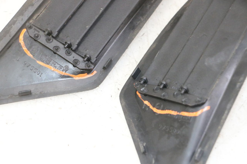 photo de TAPA REPOSAPIES CONEXION GILERA NEXUS 125 (2009 - 2013) - Otra perspectiva