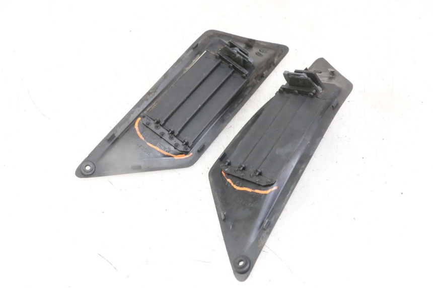 photo de TAPA REPOSAPIES CONEXION GILERA NEXUS 125 (2009 - 2013) - Primer plano técnico