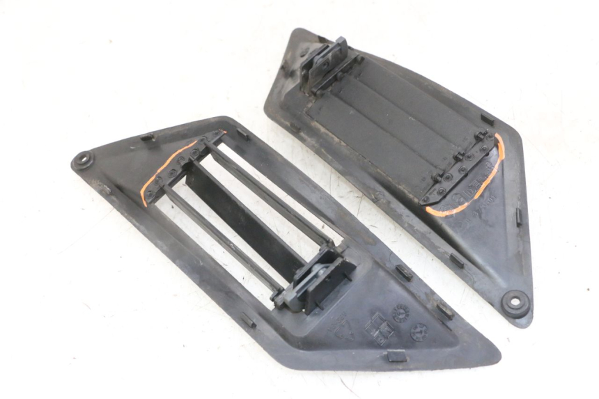 photo de TAPA REPOSAPIES CONEXION GILERA NEXUS 125 (2009 - 2013) - Estado de la superficie y material