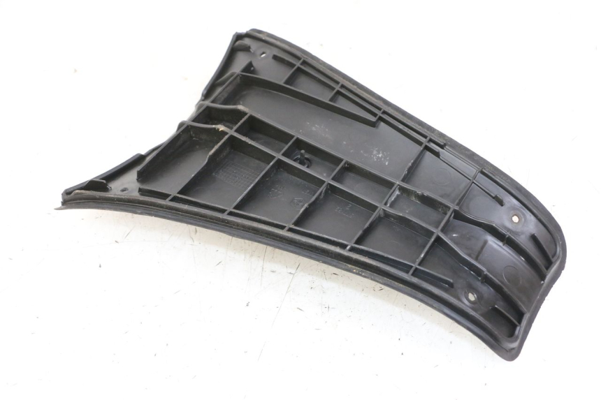 photo de TAPA REPOSAPIES CONEXION PIAGGIO VESPA GRANTURISMO 200 (2004 - 2005) - Zoom estado de uso