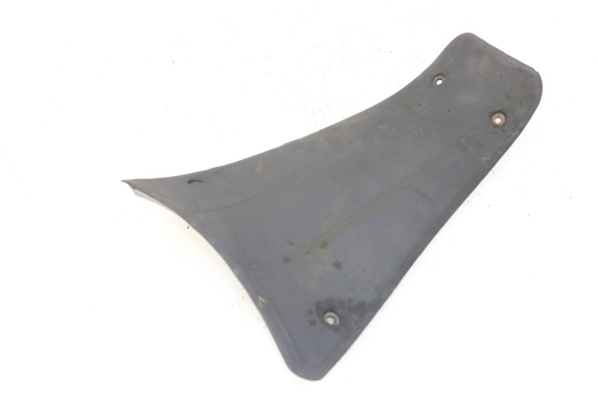 photo de TAPA REPOSAPIES CONEXION PIAGGIO VESPA GRANTURISMO 200 (2004 - 2005) - Otra perspectiva