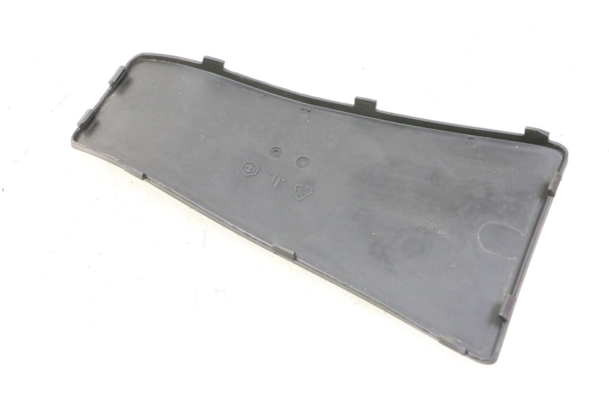 photo de TAPA REPOSAPIES CONEXION PIAGGIO VESPA LX IE 125 (2010 - 2012) - Detalle de la pieza