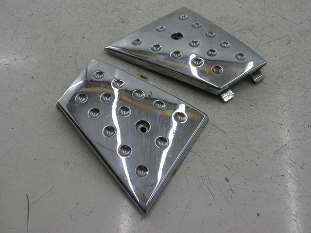 photo de TAPA REPOSAPIES CONEXION PIAGGIO XEVO - X EVO 125 (2010 - 2015) - Vista principal