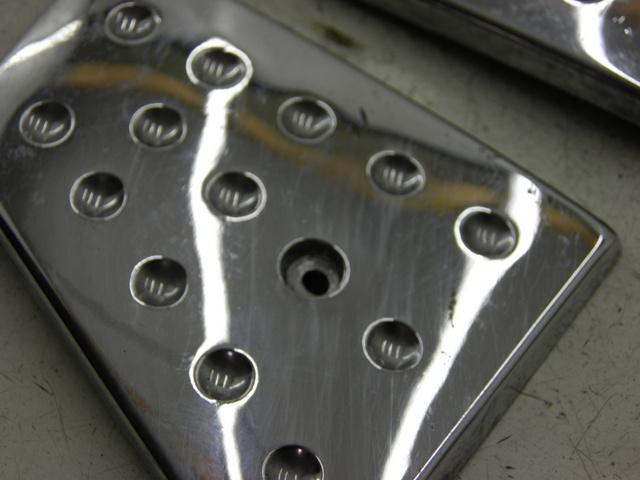 photo de TAPA REPOSAPIES CONEXION PIAGGIO XEVO - X EVO 125 (2010 - 2015) - Detalle de la pieza