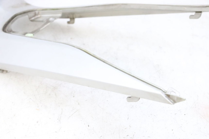 photo de TAPA REPOSAPIES CONEXION PEUGEOT SATELIS 250 (2006 - 2012) - Otra vista del artículo