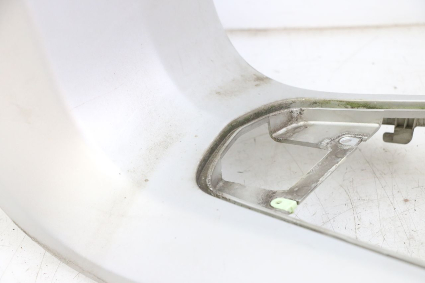 photo de TAPA REPOSAPIES CONEXION PEUGEOT SATELIS 250 (2006 - 2012) - Características distintivas