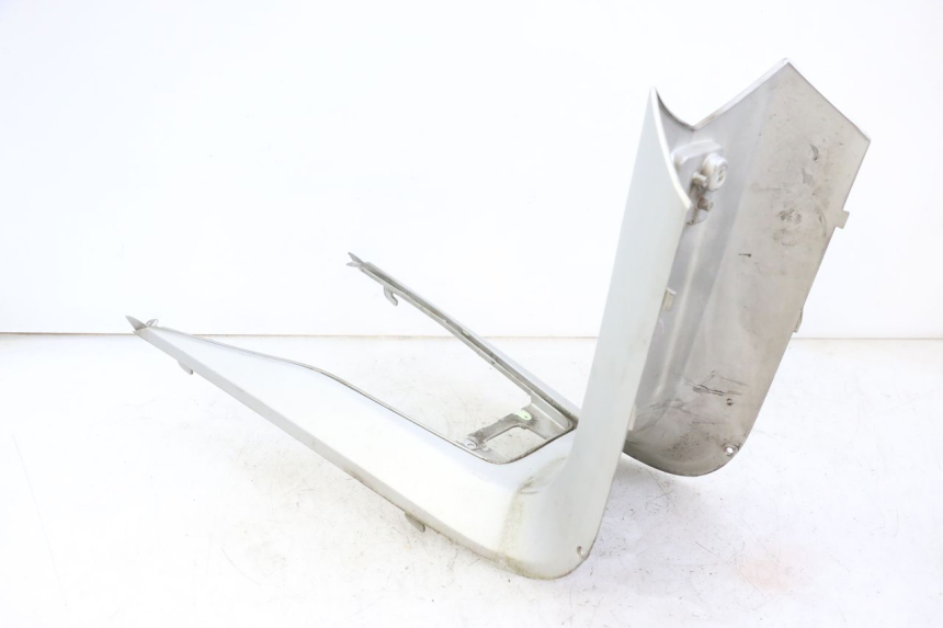 photo de TAPA REPOSAPIES CONEXION PEUGEOT SATELIS 250 (2006 - 2012) - Estado de la superficie y material